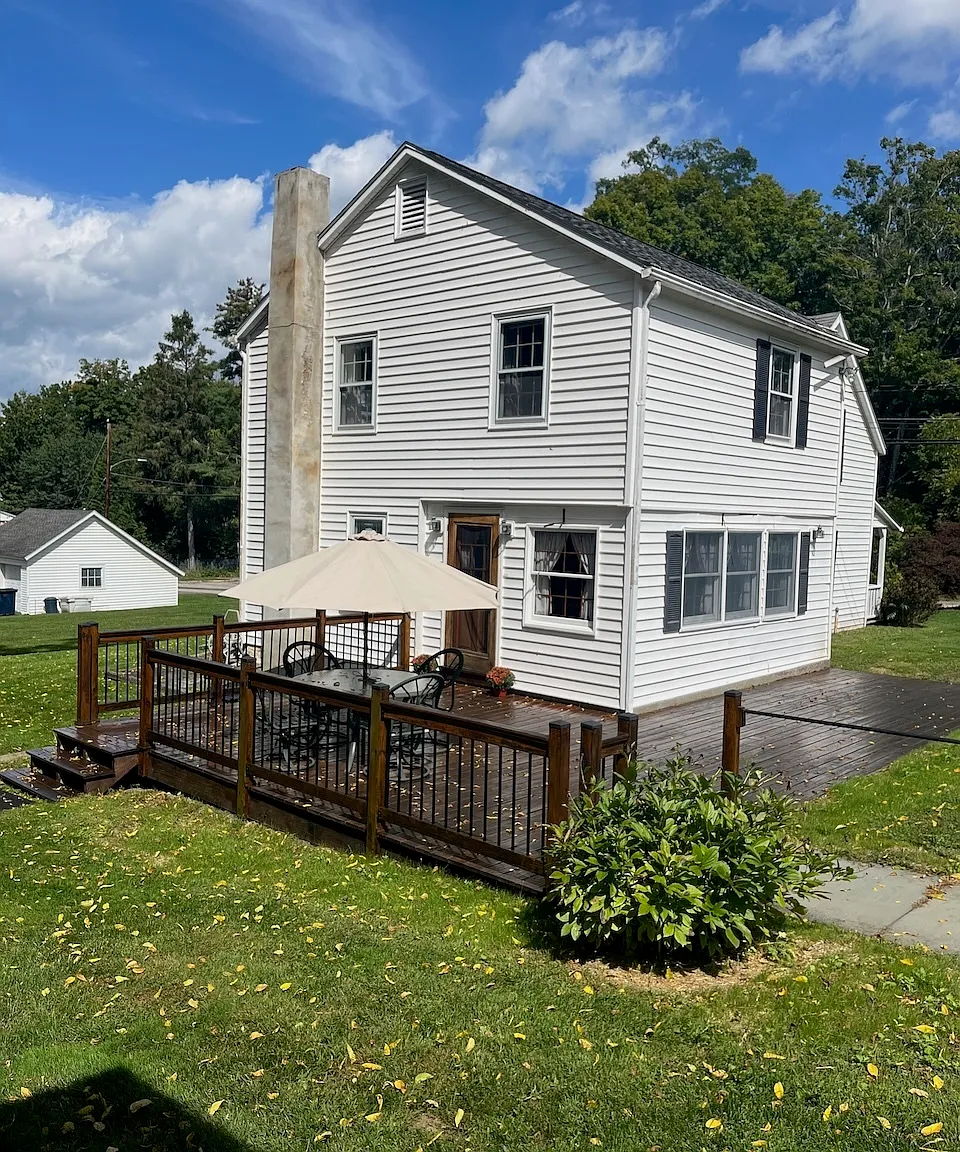 4 bed, 1.5 bath, 1661 sqft, $3,700 — Photo 2
