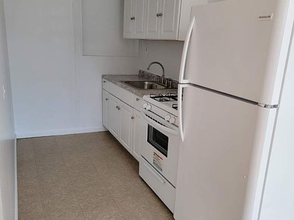 2nd image of 2018 N Milwaukee Ave APT 302