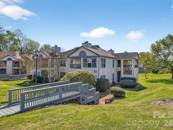 8124 Tremaine Ct, Charlotte, NC 28227