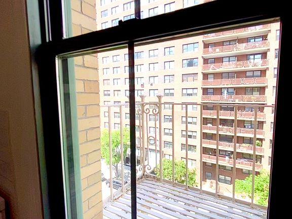 5th image of 510 E 79th St APT 6C