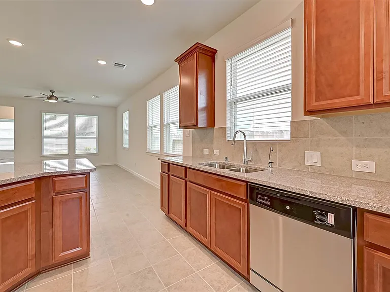 8022 Pinebrook Arbor Ct — Photo 17