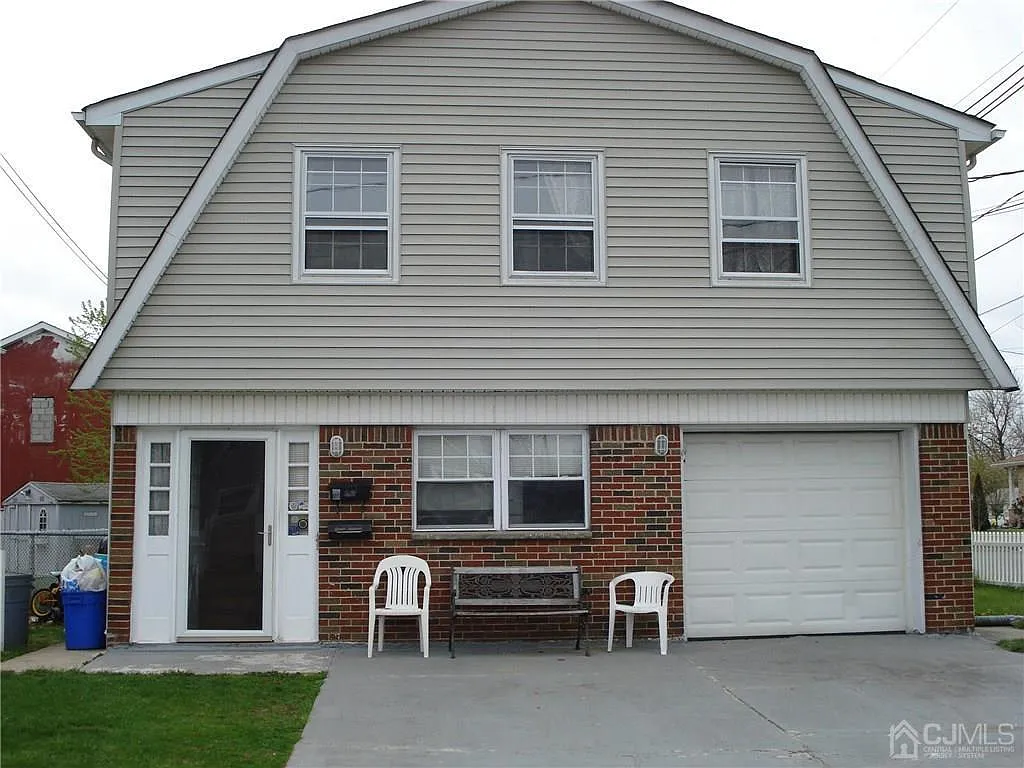 3 bed, 1.0 bath, 1500 sqft, $2,450 — Photo 1