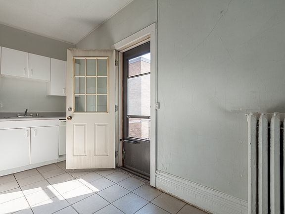 5th image of 313 E Mifflin St #11095923