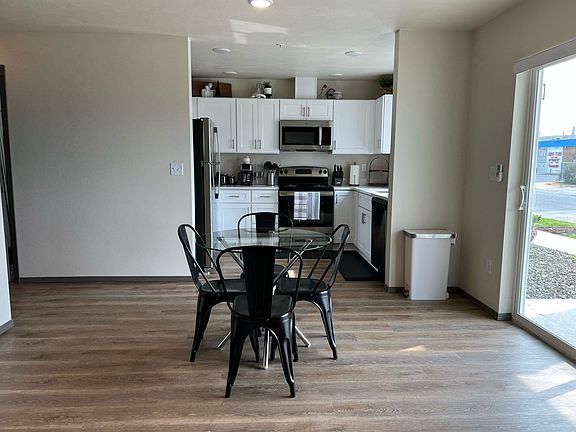 4th image of 1606 N Fiske St #105