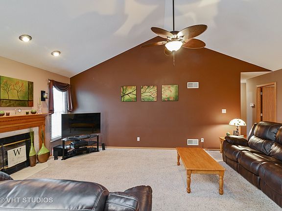 2nd image of 204 E Division St #204