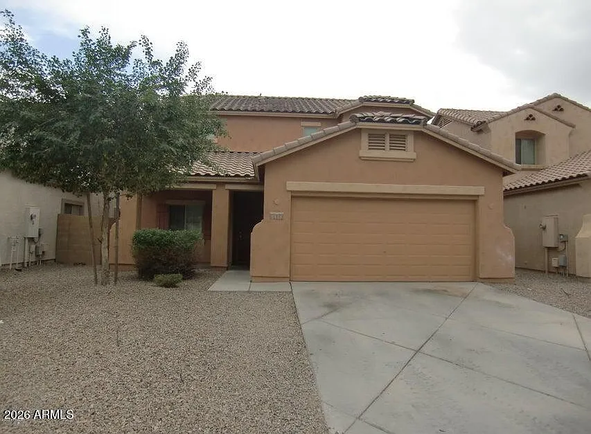 4 bed, 2.5 bath, 2368 sqft, $2,100 — Photo 2