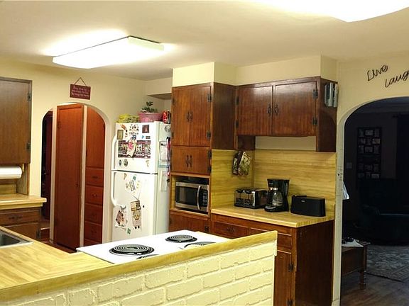 4th image of 305 S 3rd St