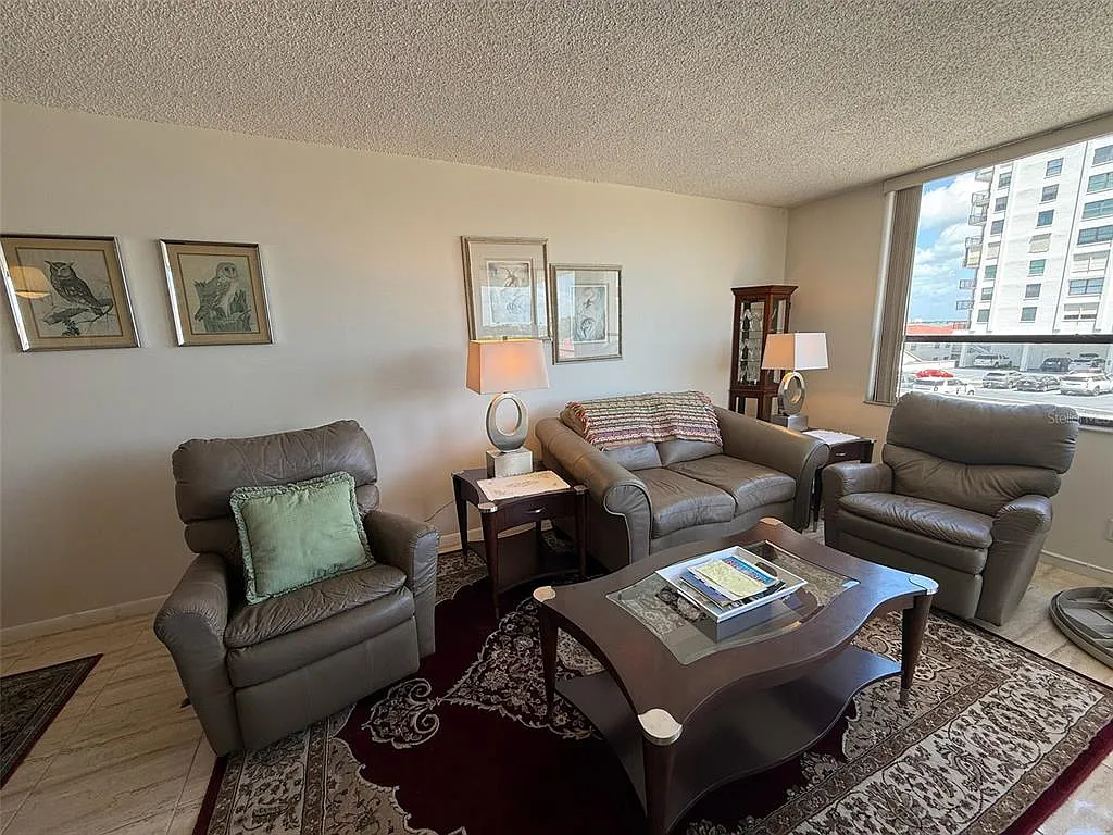 1 bed, 1.5 bath, 790 sqft, $2,100 — Photo 3