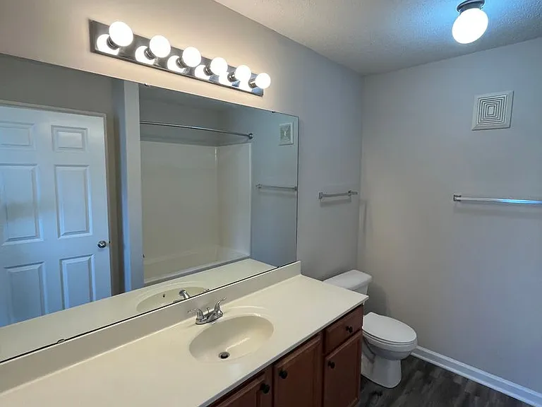 Meridian Park Apartments — Photo 43
