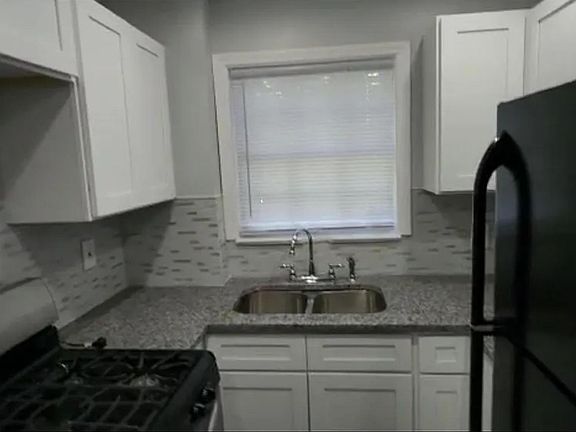 3rd image of 2935 S Moreland Blvd #2