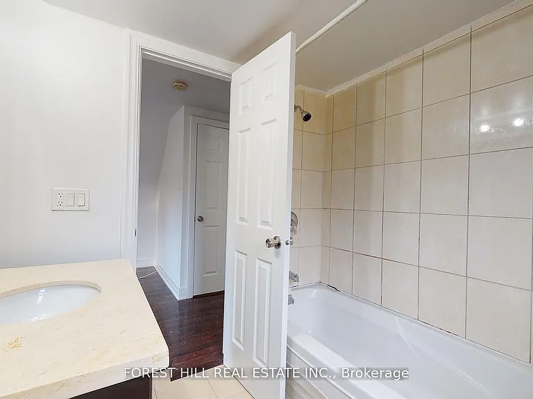 262 Poyntz Ave #2 — Photo 10