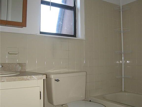 5th image of 503 N Oaks Blvd