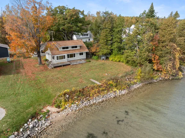 716 Giauque Beach Dr, Topinabee, MI 49791