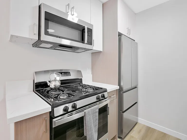 419 N Broadway — Photo 18