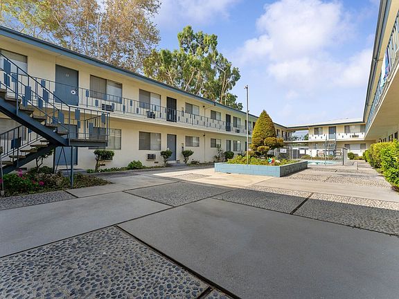 3rd image of 731 N Azusa Ave APT 3