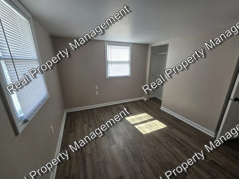 514 E Dahlgren St — Photo 7