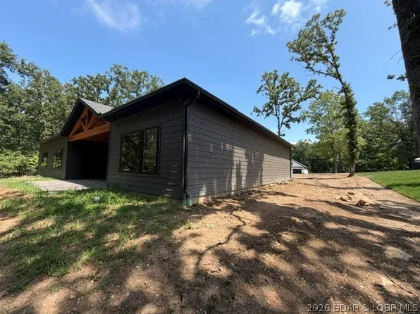 781 Grand Point Blvd, Sunrise Beach, MO 65079