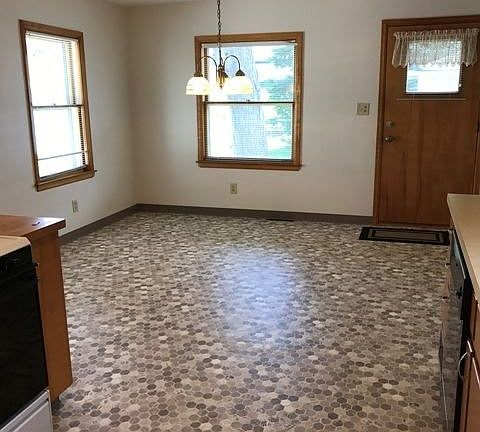3rd image of 3313 Sherwood Dr