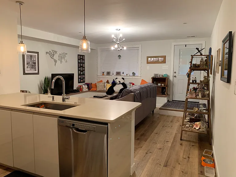 715 Emerson St NW — Photo 3