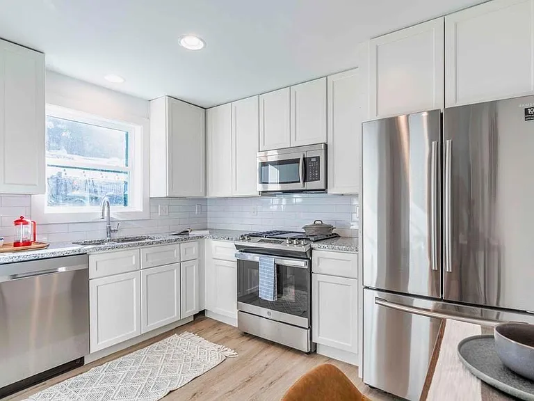 1015 Greenwood Ave NE #6 — Photo 7
