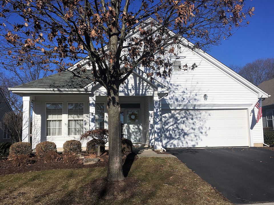 8 Victoria Dr, Belvidere, NJ