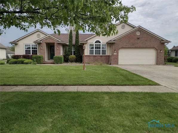 728 W Linden Ave, Gibsonburg, OH 43431