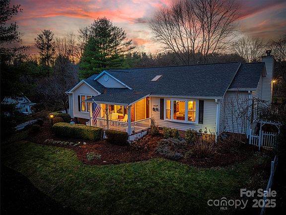 2nd image of 5 Old Applewood Ln