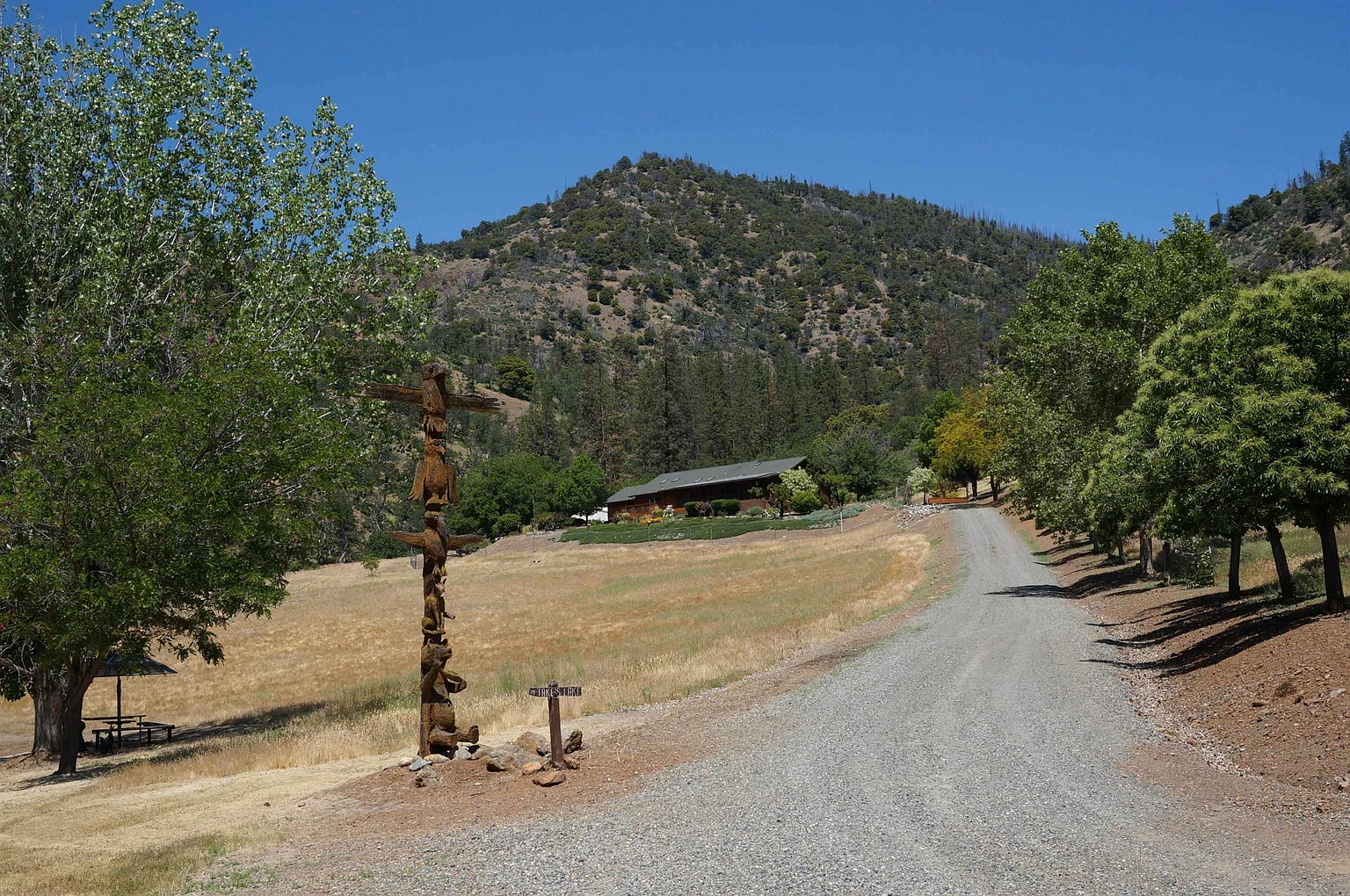 301 La Veta Way photo 1