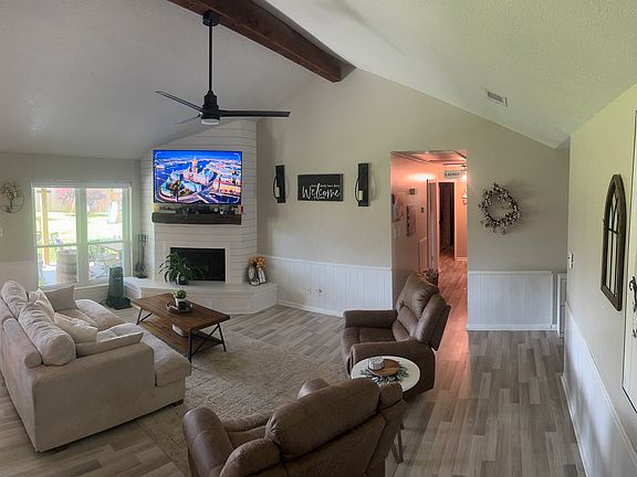 4th image of 219 Silverbell Cir