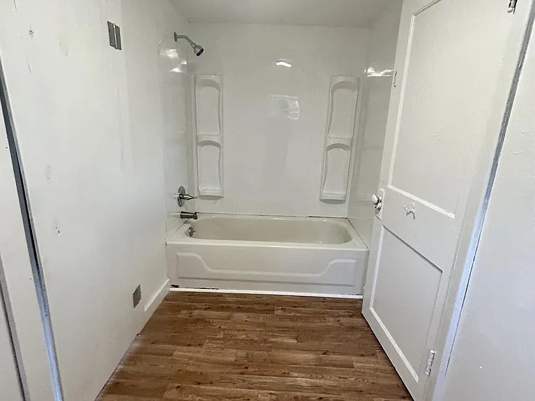 1404 Callahan St — Photo 3