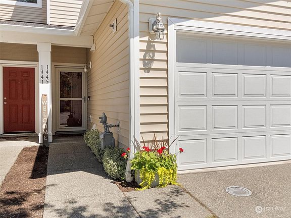 3rd image of 1445 52nd Street NE