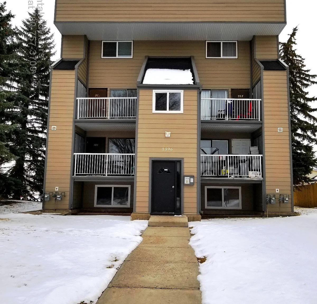 #201 1396 Knottwood Road East Northwest — Photo 1