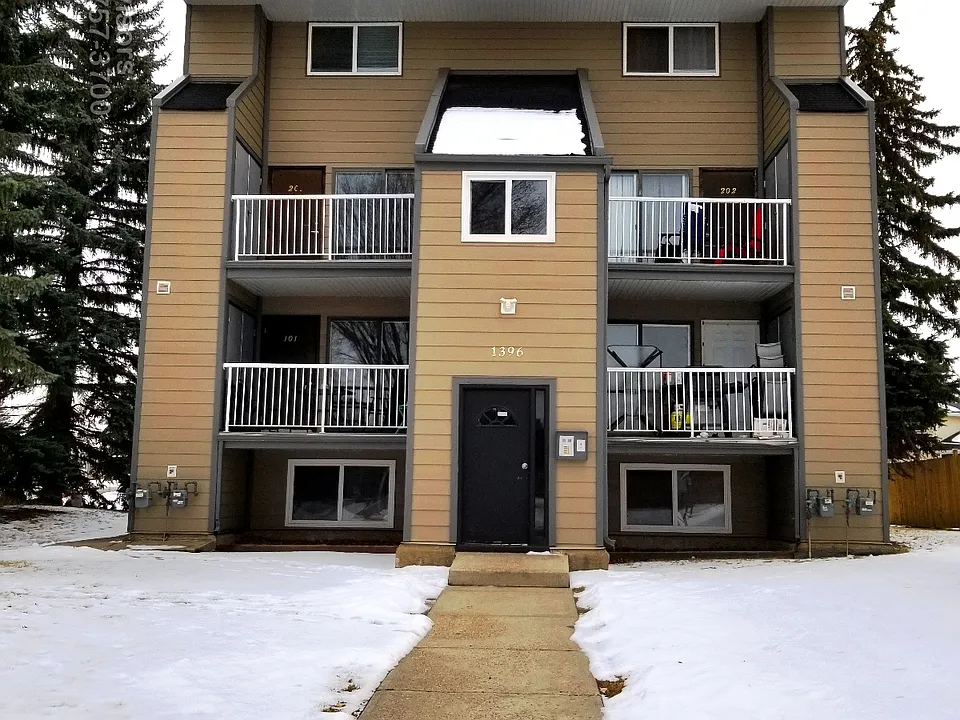1396 Knottwood Road East NW #201