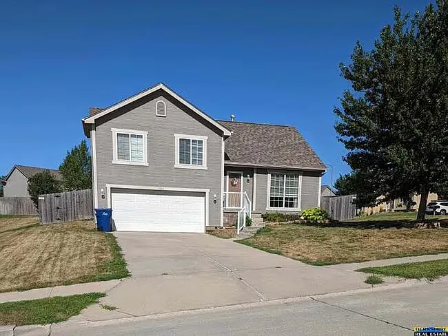 4 bed, 1526 sqft, $2,500 — Photo 1