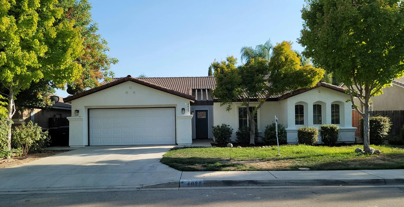 4025 E Cambridge Avenue photo 1