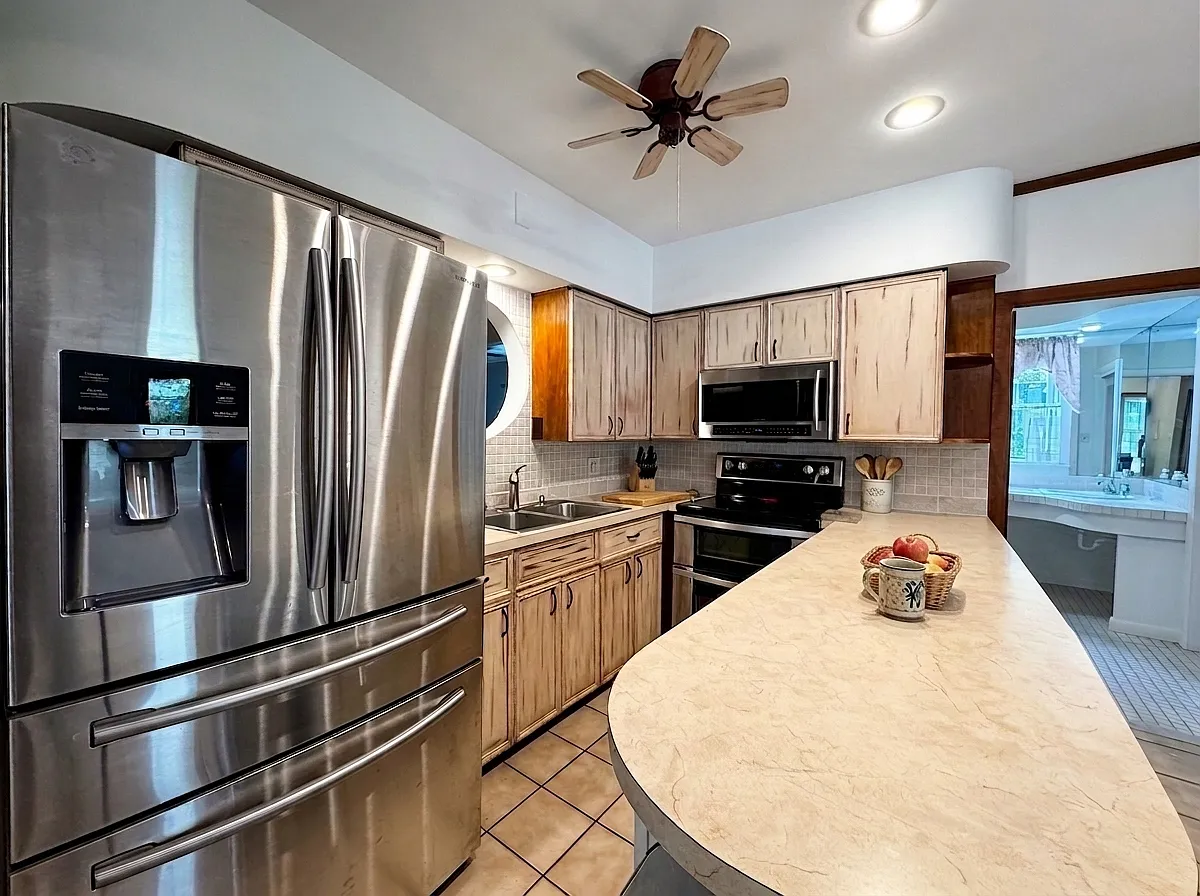 2 bed, $2,400 — Photo 4