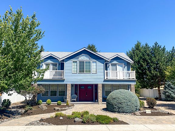 2nd image of 212 SW Meadow Lakes Dr