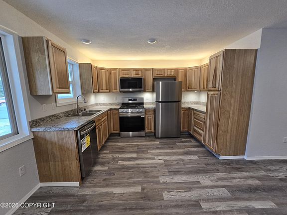 4th image of 35870 Glory St