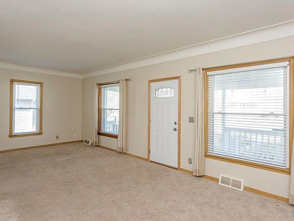 5th image of 202 Elmwood Ave