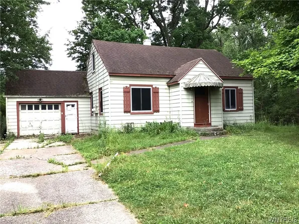 5345 Armor Duells Rd, Orchard Park, NY 14127