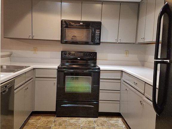 Adorable kitchen with new dishwasher