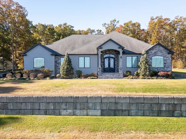 77 Kendra Cir, Swansea, MA 02777