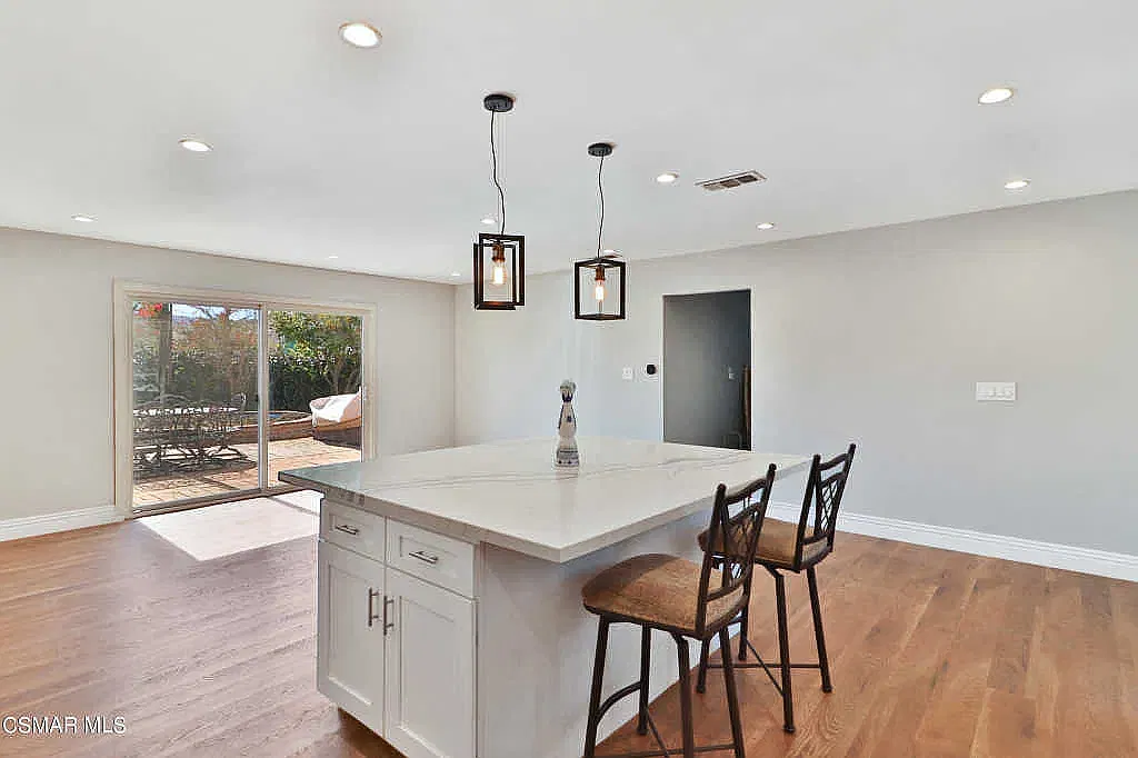 4 bed, 1367 sqft, $3,595 — Photo 4