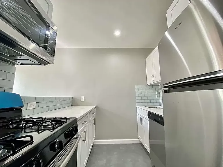 2471 Grand Ave #4A — Photo 1