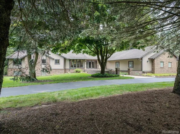 9414 Thornhill Dr, Clarkston, MI 48348