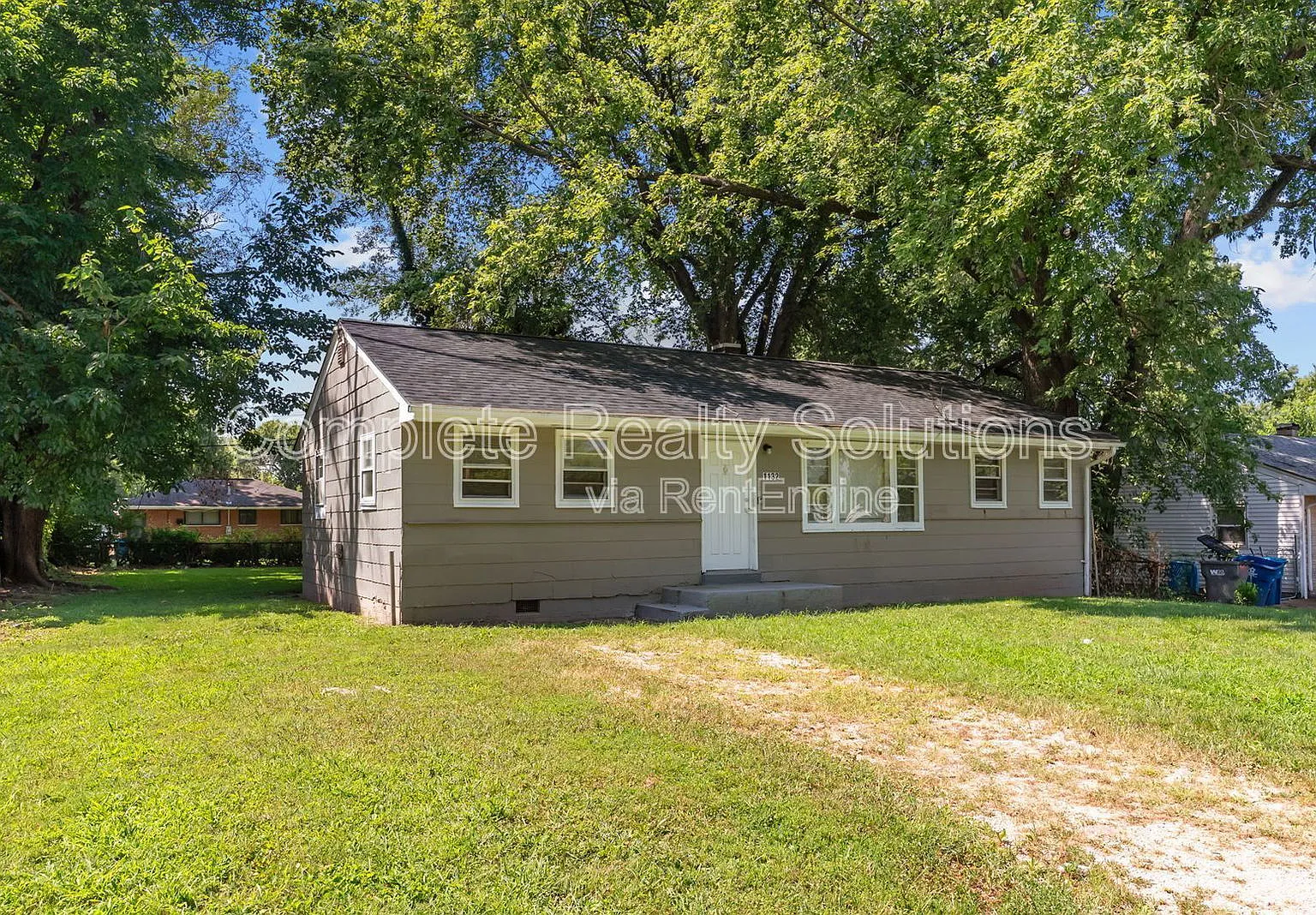 4 bed, 1.0 bath, 1080 sqft, $1,100 — Photo 2