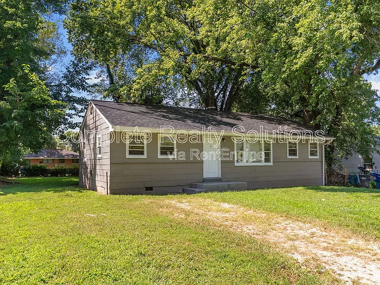 1132 Redman Blvd — Photo 2