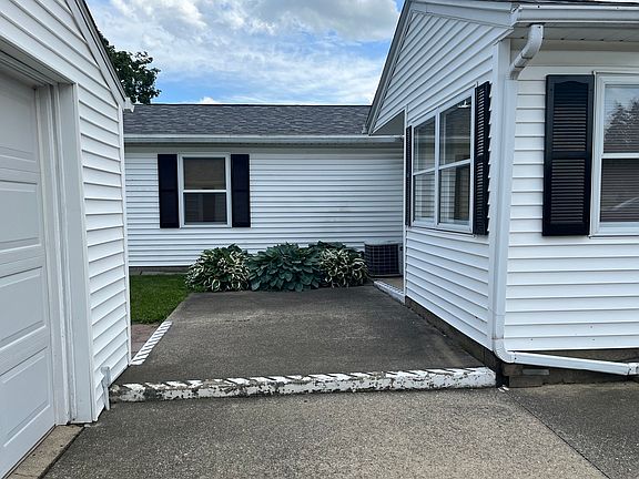 4th image of 526 Edwards St