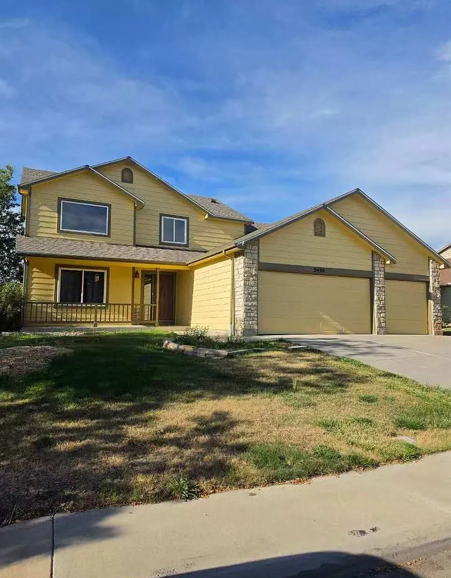 5 bed, 3.5 bath, 3000 sqft, $3,300 — Photo 1