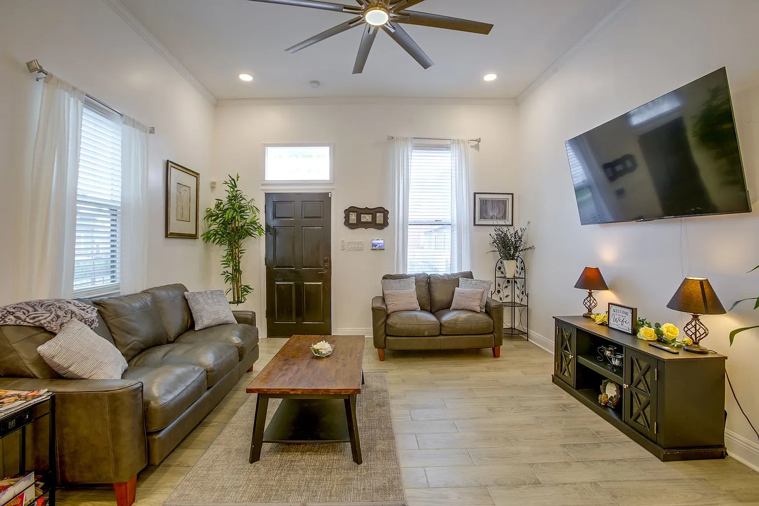 2 bed, 1.0 bath, 1097 sqft, $2,483 — Photo 2